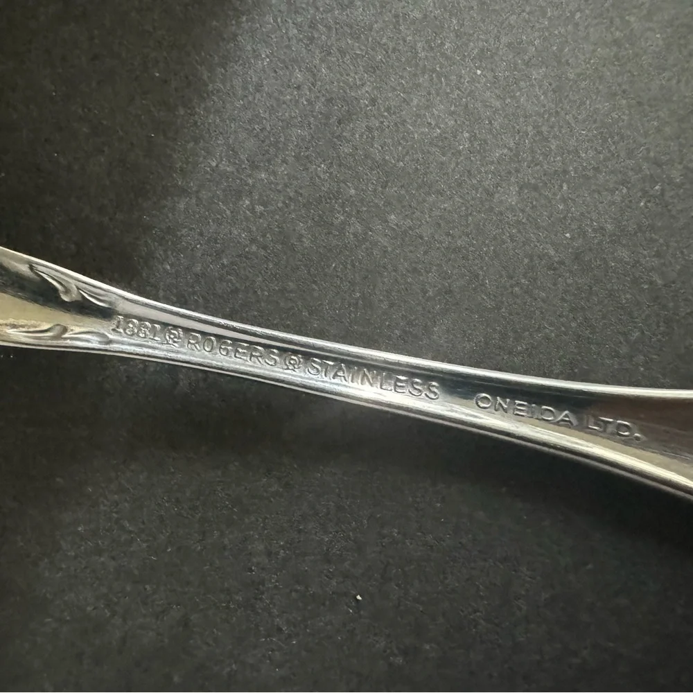 Oneida Stainless 1881 Rogers Ltd Mixed Lot Of Flatware